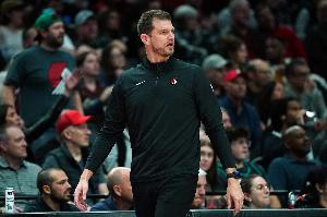 今晚NBA76人VS热火直播_免费高清无插件观看