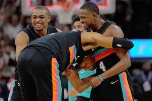 在线观看NBA雷霆vs湖人直播_无插件免费观看