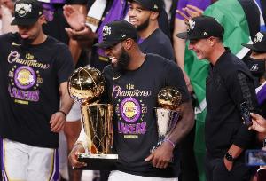 NBA篮网vs勇士_高清直播_无插件在线观看