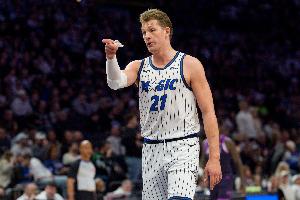 最新NBA湖人vs勇士直播_无插件免费在线观看