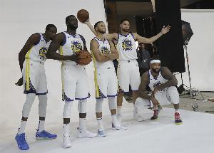 当年也算震惊联盟了！8年前的今天：考辛斯1年530万加盟勇士