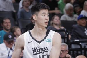 下半场没有获得上场机会！郭昊文上演国王首秀 出战9分钟拿4分3助