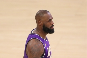 NBA雄鹿VS掘金直播_免费在线观看_比赛视频回放