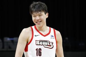 队记：我认为杨瀚森可能需要2-3年时间才能打出来 他是潜力股-3a