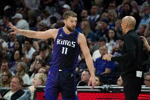 今晚NBA马刺vs老鹰直播_免费高清无插件观看