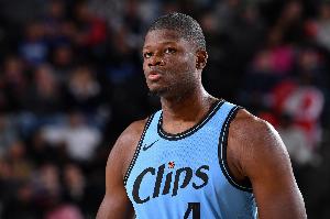 今晚NBA尼克斯VS马刺直播_免费高清无插件观看