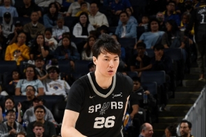 NBA凯尔特人vs雄鹿直播_无插件在线免费观看