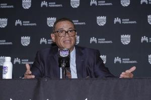 免费观看NBA篮网vs勇士直播_无插件在线免费观看
