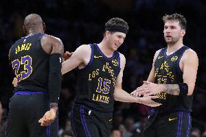 里夫斯：詹姆斯是NBA最强壮的球员之一 东契奇vs抗也极其强硬_高清直播_无插件在线观看