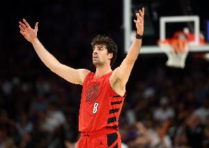 今晚76人vs勇士直播_免费高清无插件观看