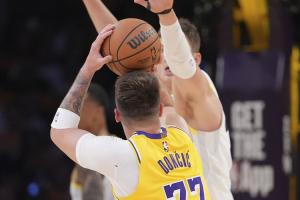 NBA独行侠VS掘金直播_免费观看入口_赛后录像回放