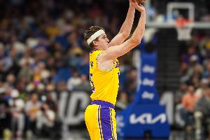 今晚NBA太阳vs快船直播_免费高清无插件观看